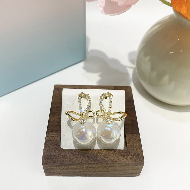 Minimally Designed Mermaid Pearl Earrings