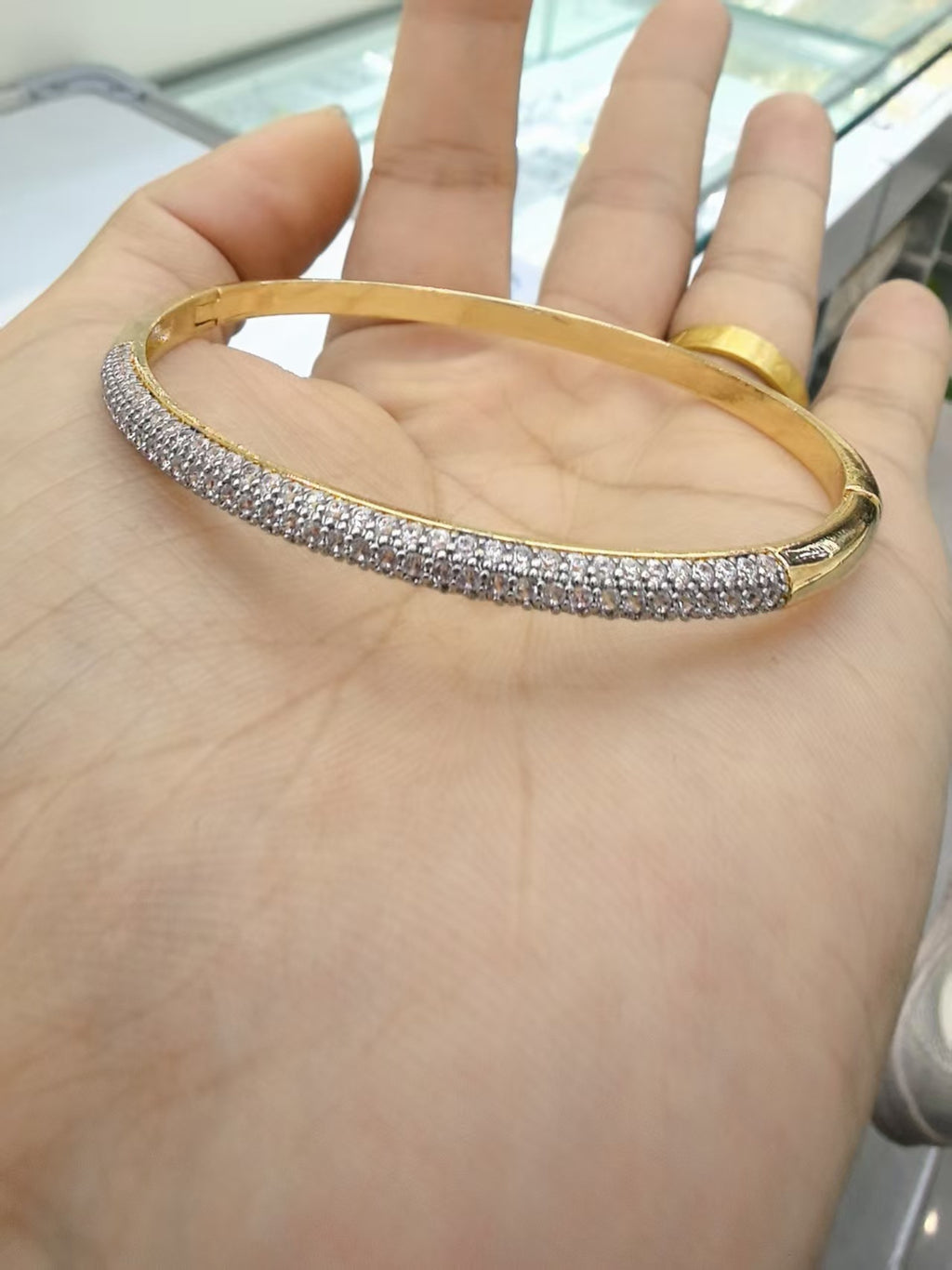 Fashionable Light Luxury Full Zircon Bracelet With Dazzling High-end Feel