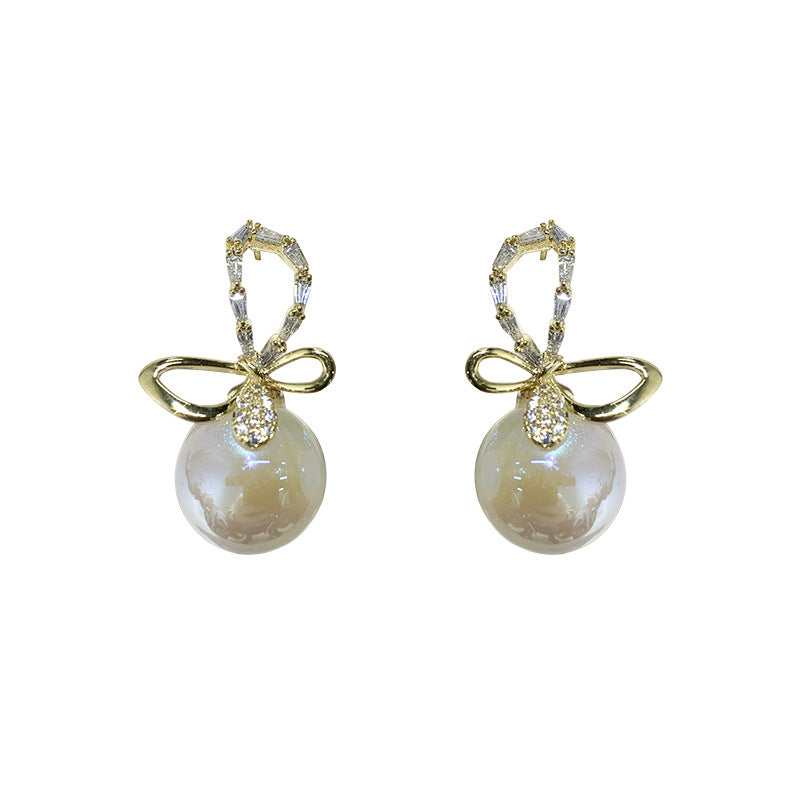 Minimally Designed Mermaid Pearl Earrings