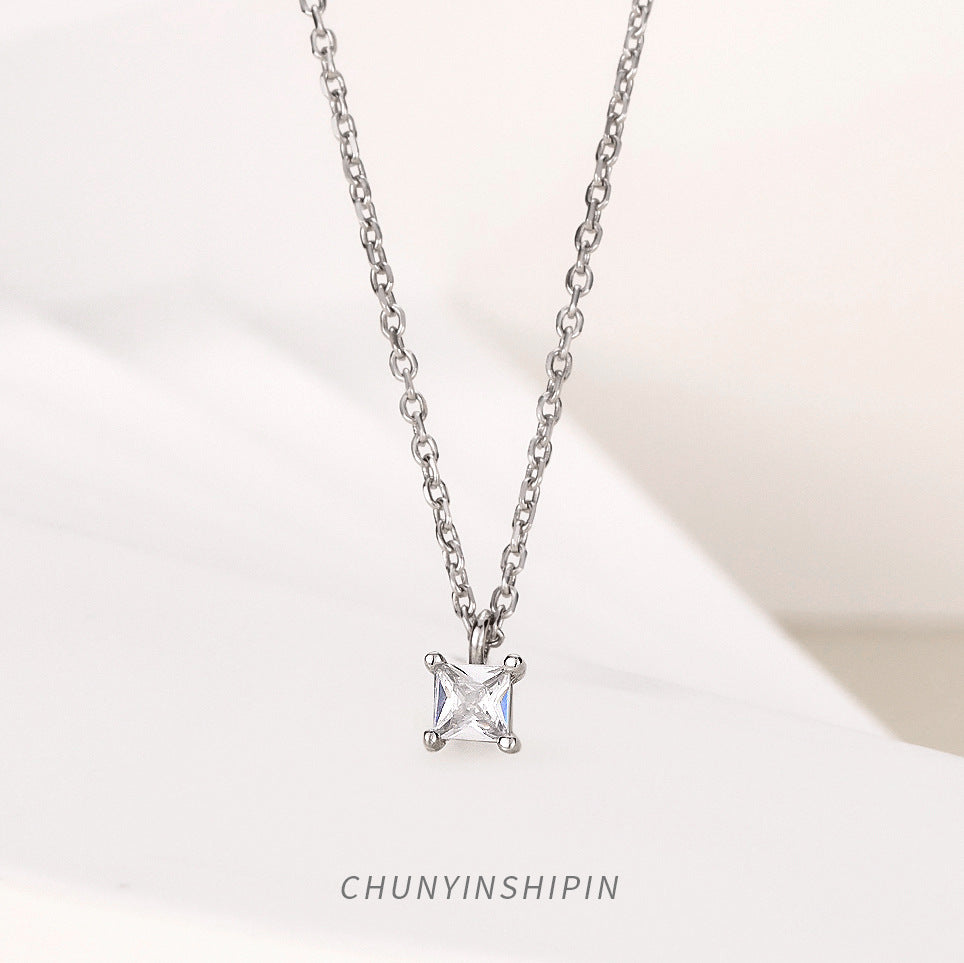 High-end, Personalized Clavicle Necklace Accessory