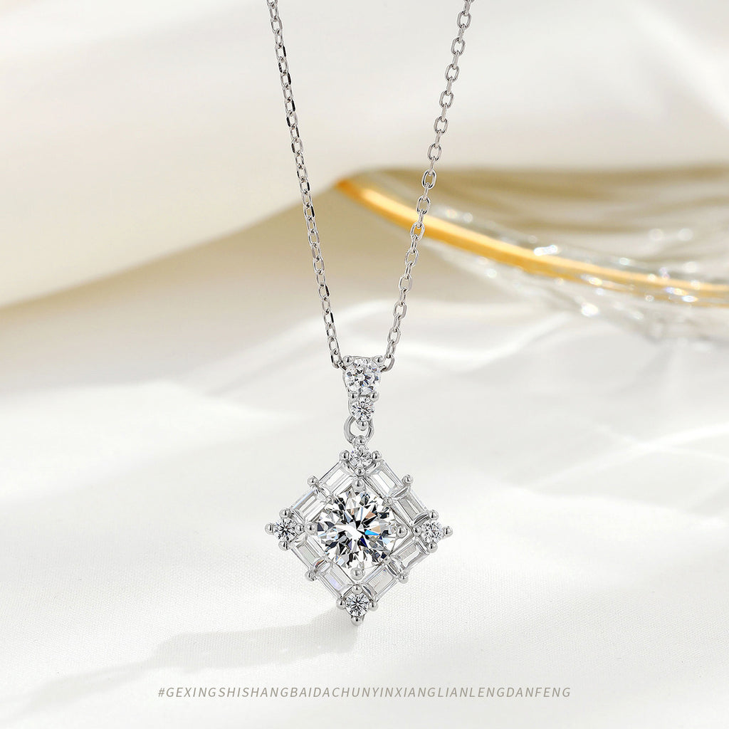 High-end, Personalized Clavicle Necklace Accessory