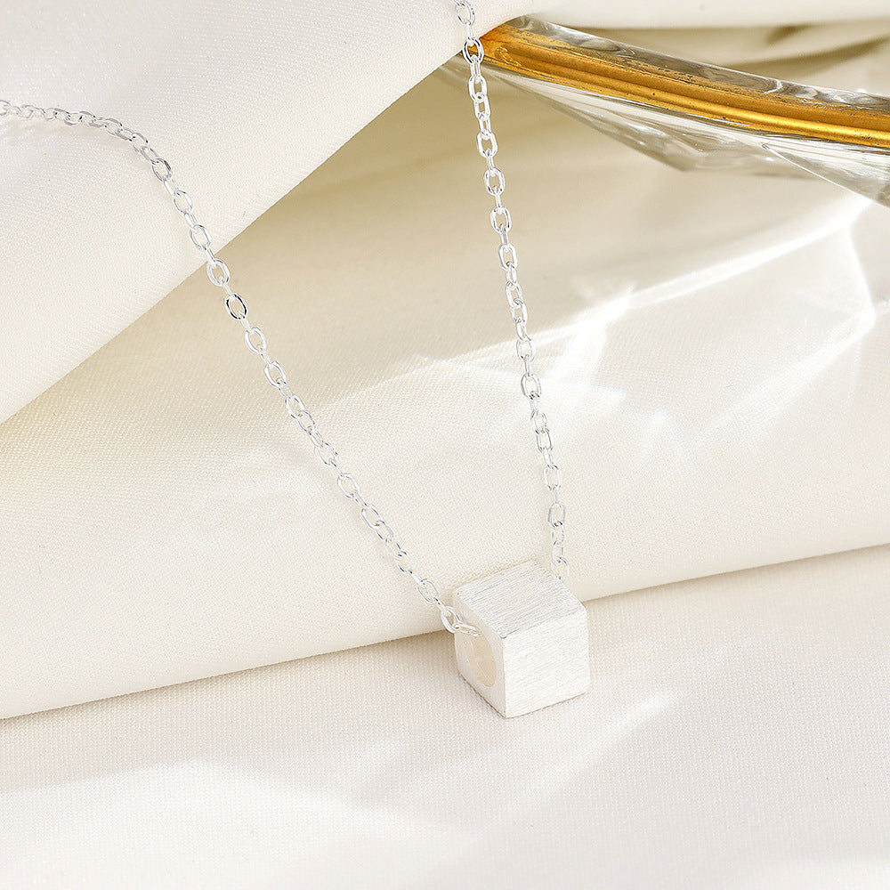 High-end, Personalized Clavicle Necklace Accessory