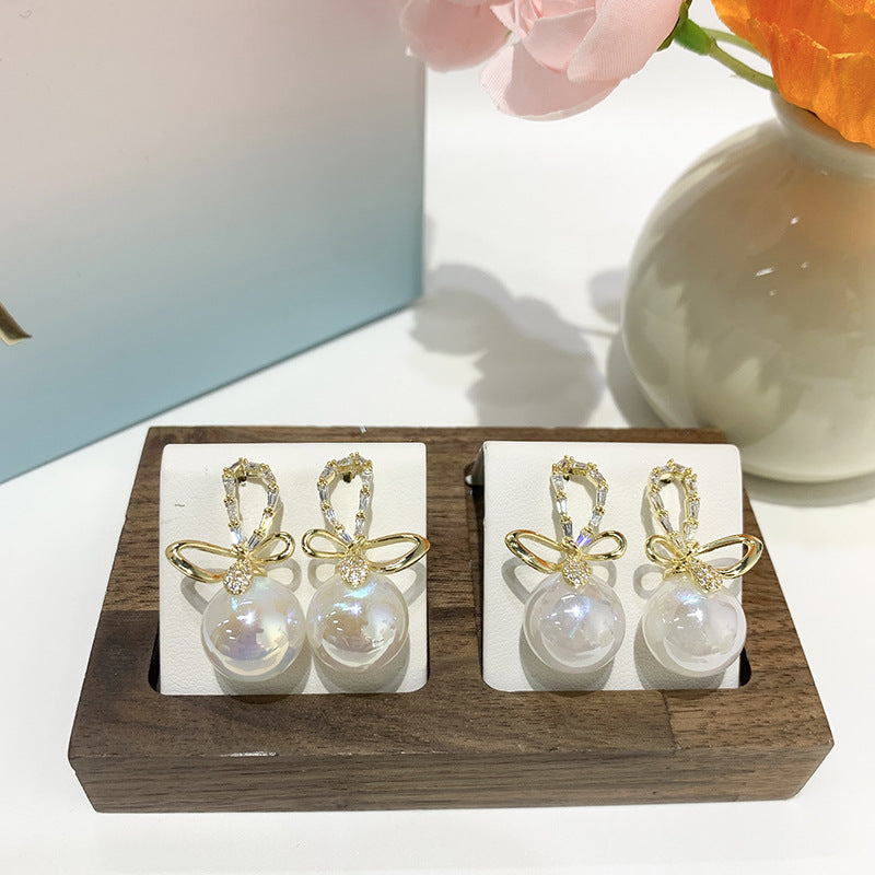 Minimally Designed Mermaid Pearl Earrings